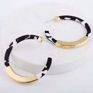 ⭐️{BOGO}⭐️ Black & White Acrylic Acetate Earrings